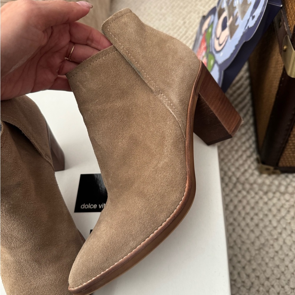 Dolce Vita size 8.5 light Tan Suede Ankle Boots - Picture 5 of 5
